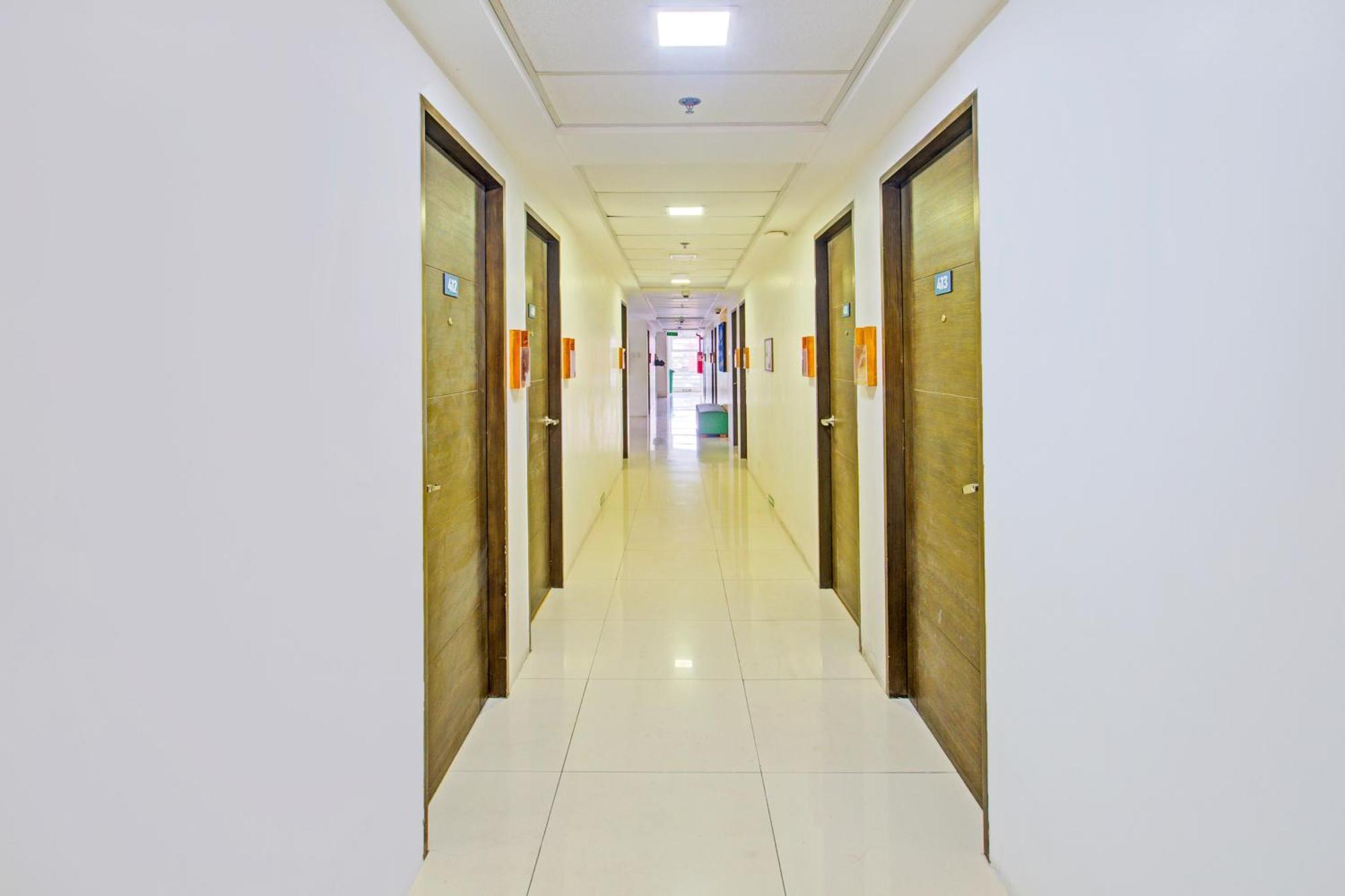 Collection O Metro Manila Near University Belt Formerly 1318 Residences Esterno foto